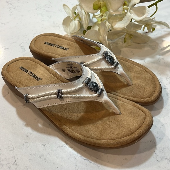 Minnetonka Leather Silverthorne Thong Sandals Size 10 - Picture 2 of 15